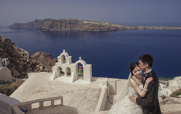 creative and artistic wedding photo by Photopek, Greece wedding photographer | via junebugweddings.com