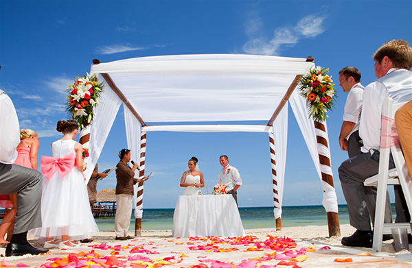 Wedding Photo by Chris Barroccu Photography | via Junebugweddings.com