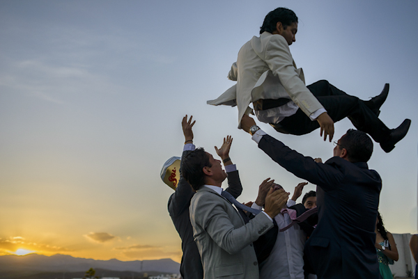  wedding photo by Daniel Diaz Photographer | via junebugweddings.com