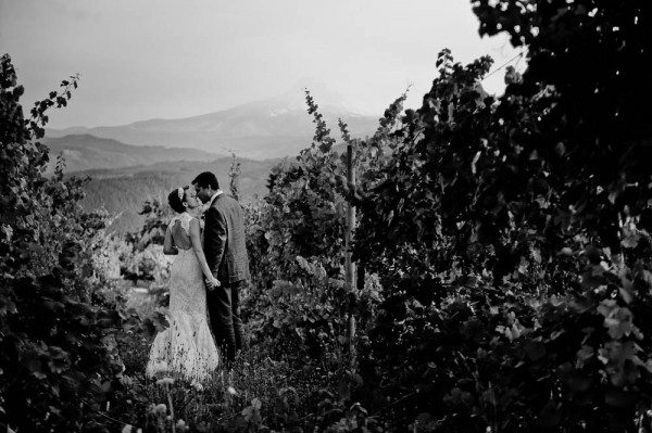 Farm-Inspired-Wedding-Gorge-Crest-Vineyards-MoscaStudio-16-of-25-600x399