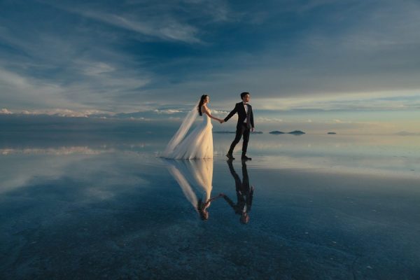 pre-wedding in bolivia, uyuni, salar desert