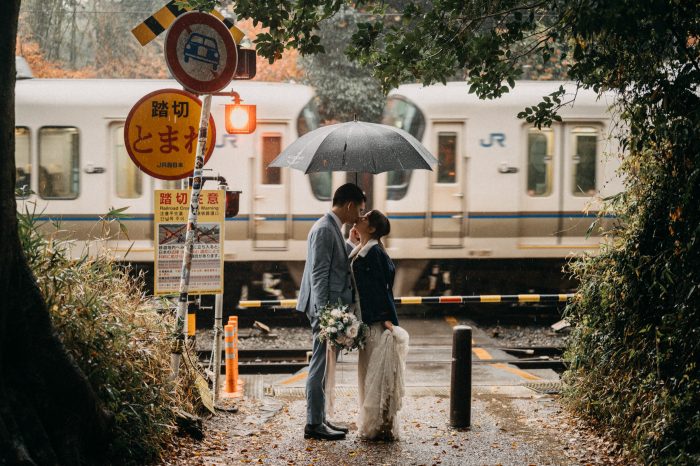 couple kissing as train passes 