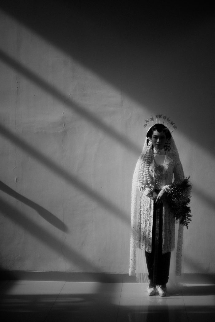 traditional indonesian bride in black and white